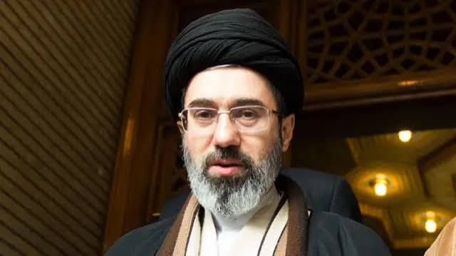 اقتصاد مقاومتی در سایه وحدت ملی و امنیت ملی : تجلی مثلث مقاومت در شعار سال